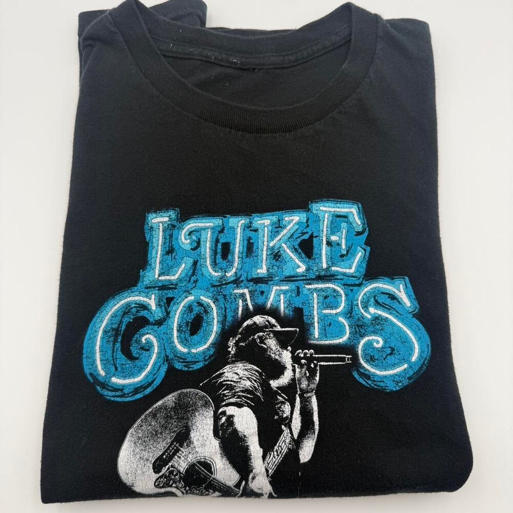 Luke combs the middle of somewhere your shirt. Size medium